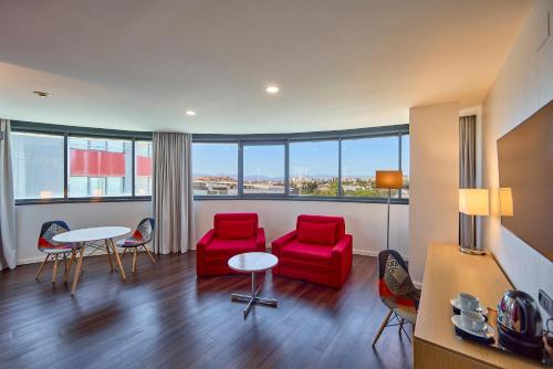 Habitación Executive con cama extragrande del hotel Civis Luz Castellón. Foto 3