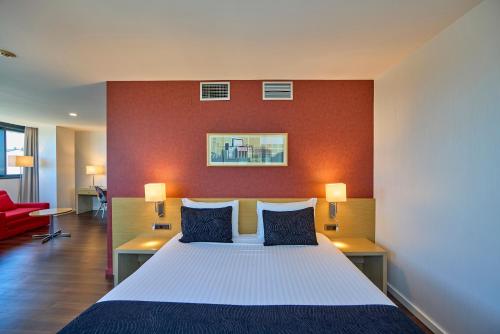 Habitación Executive con cama extragrande del hotel Civis Luz Castellón. Foto 6