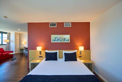 Habitación Executive con cama extragrande del hotel Civis Luz Castellón. Foto 9
