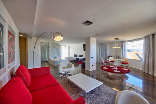 Suite con terraza del hotel Civis Luz Castellón. Foto 1