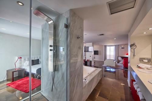 Suite con terraza del hotel Civis Luz Castellón. Foto 3