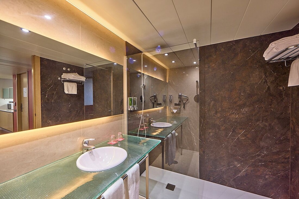 HABITACIÓN ESTÁNDAR (1 O 2 CAMAS) del hotel Civis Luz Castellón. Foto 5