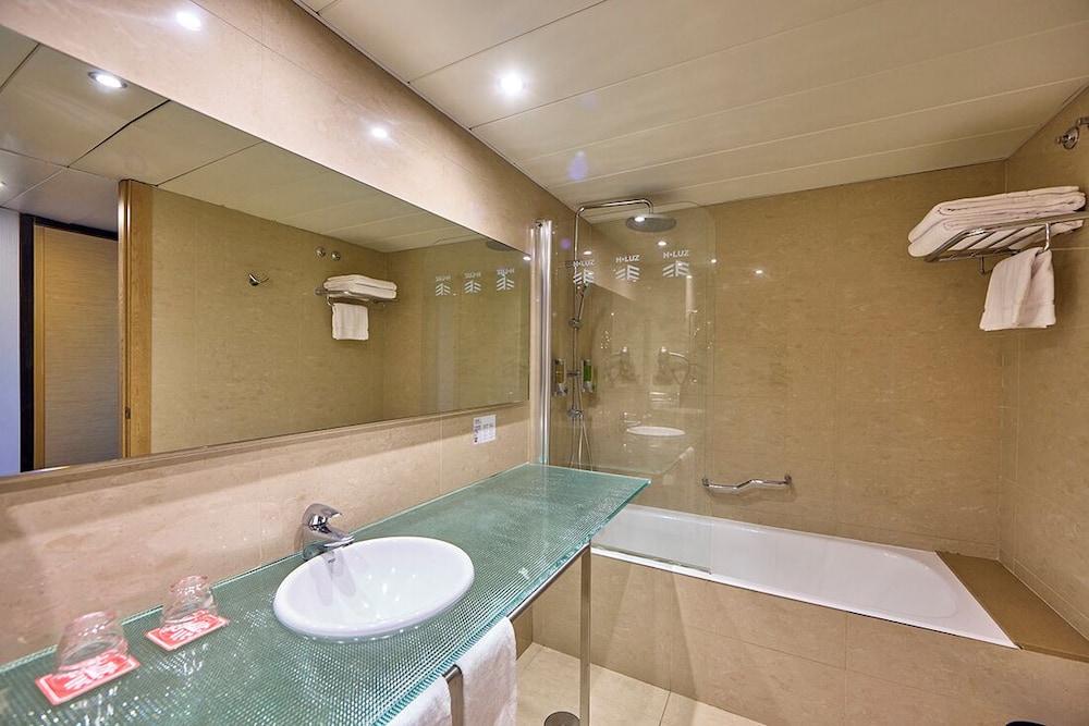 HABITACIÓN ESTÁNDAR (1 O 2 CAMAS) del hotel Civis Luz Castellón. Foto 6