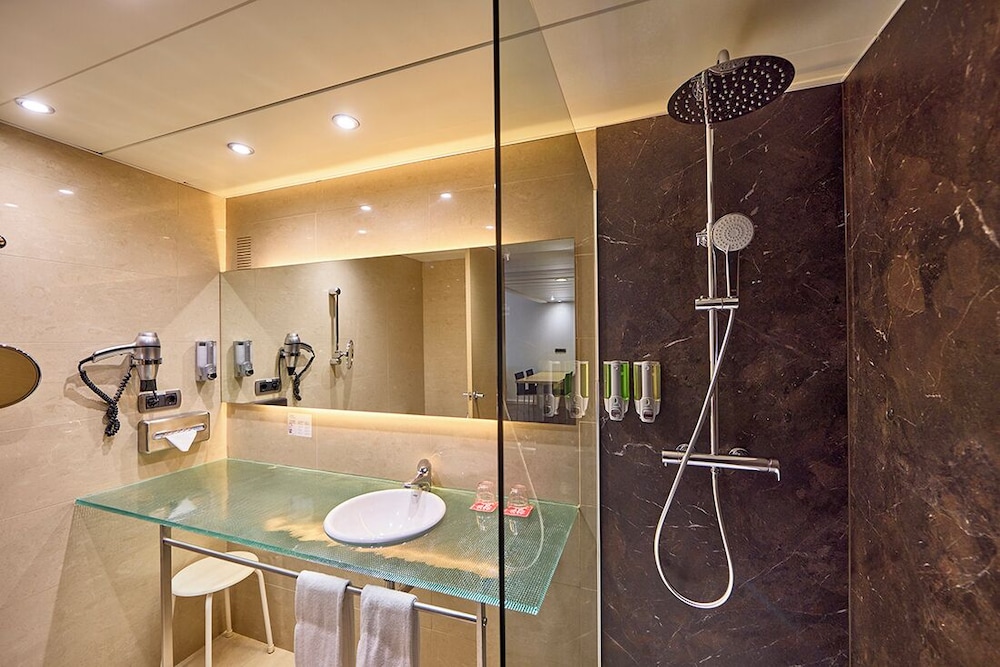 HABITACIÓN ESTÁNDAR (1 O 2 CAMAS) del hotel Civis Luz Castellón. Foto 7