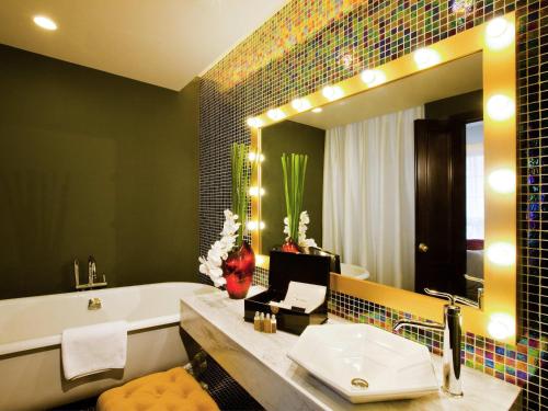 Suite, 1 cama king size del hotel Hotel de l'Opera Hanoi - MGallery. Foto 1