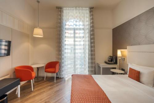 Habitación Executive con balcón del hotel Ikonik Parlament. Foto 3