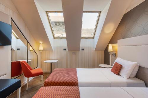 Habitación Doble Deluxe - 1 o 2 camas del hotel Ikonik Parlament. Foto 8