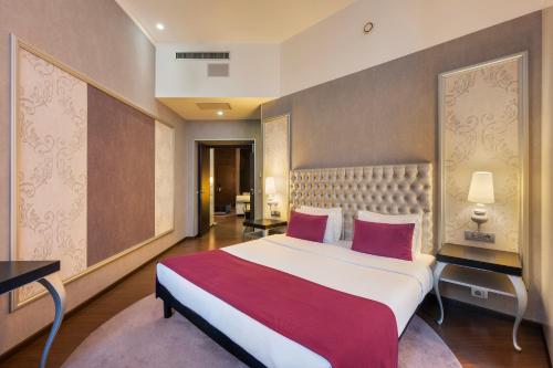 Suite Deluxe del hotel Ikonik Parlament. Foto 2