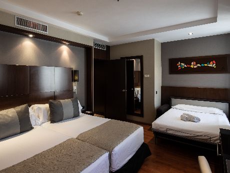 Habitación triple del hotel Catalonia Goya. Foto 2