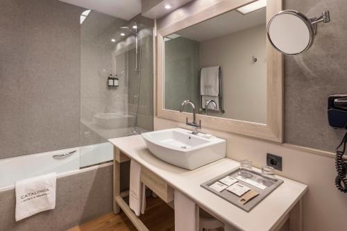 Habitación Triple del hotel Catalonia Goya. Foto 4