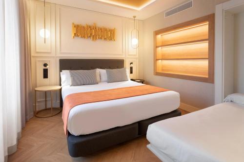 Habitación Triple del hotel Catalonia Goya. Foto 5