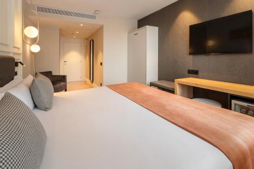 Habitación Triple Premium - Exterior del hotel Catalonia Goya. Foto 4