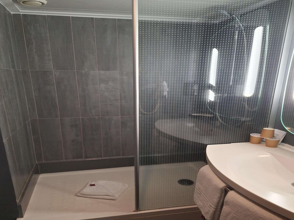 Habitación estándar, 2 camas individuales del hotel Ibis Setubal. Foto 1