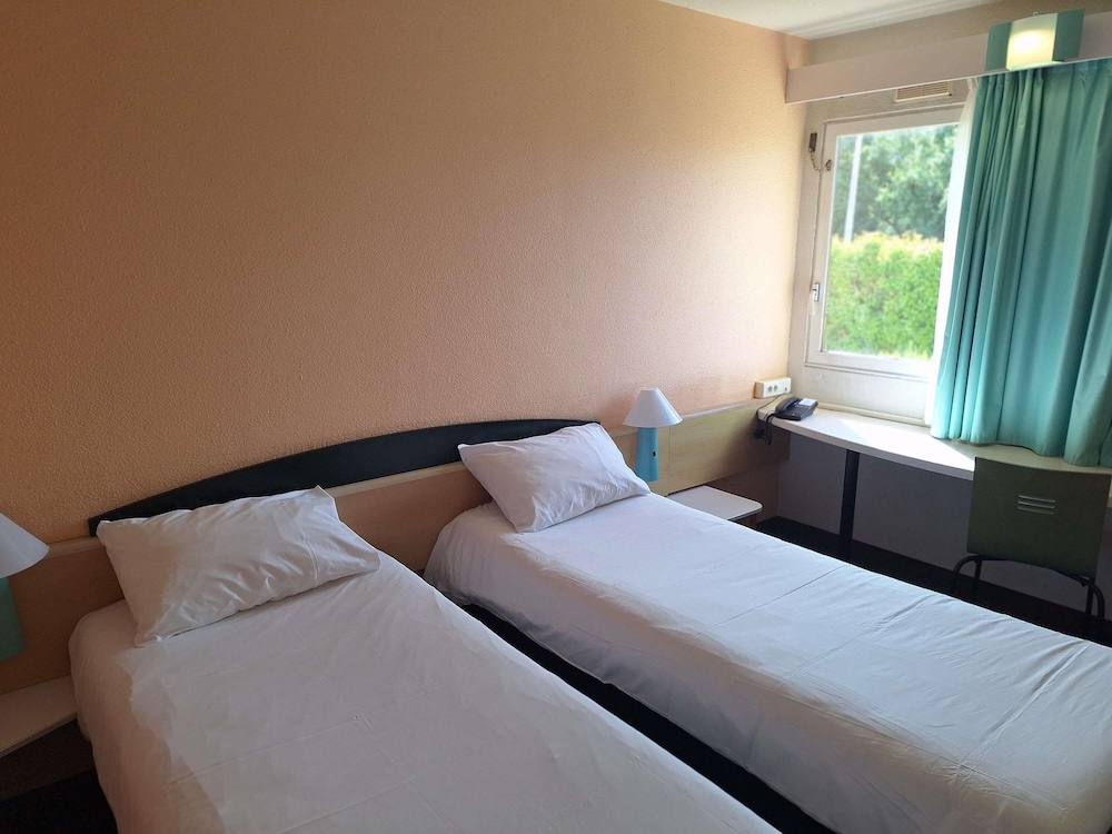Habitación estándar, 2 camas individuales del hotel Ibis Setubal. Foto 2