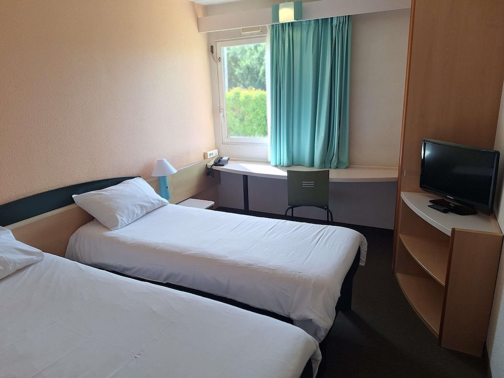 Habitación estándar, 2 camas individuales del hotel Ibis Setubal. Foto 3
