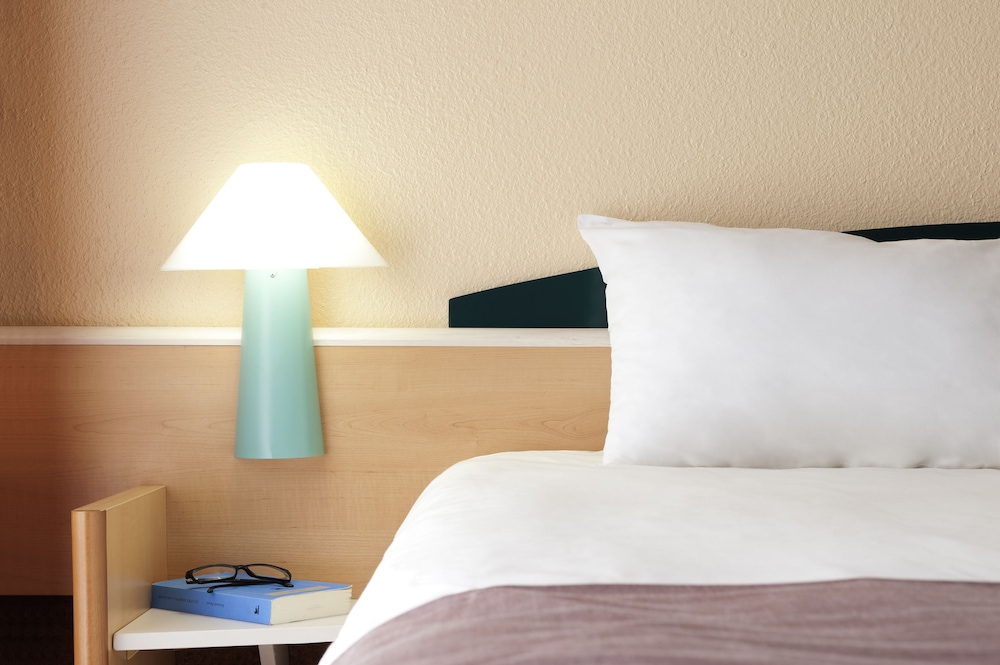 Habitación con 2 camas individuales, 2 camas individuales del hotel Ibis Leiria Fatima. Foto 1