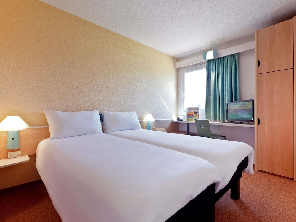 Habitación con 2 camas individuales, 2 camas individuales del hotel Ibis Leiria Fatima. Foto 6