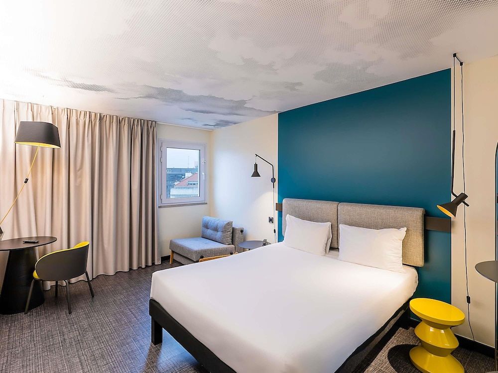 Habitación estándar con 2 camas individuales (Renovated, 2 Twins beds sweet bed) del hotel Ibis Lisboa Centro Saldanha. Foto 4