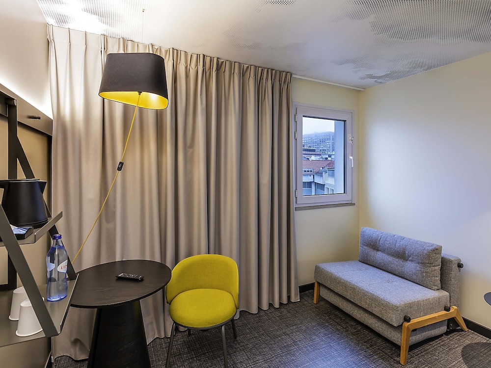 Habitación doble superior (Renovated, 1 Double bed sweet bed) del hotel Ibis Lisboa Centro Saldanha. Foto 1