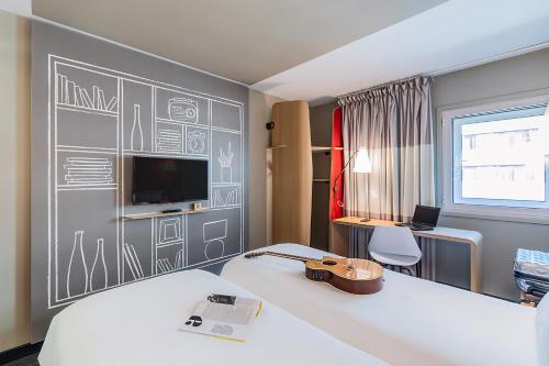 Habitación Doble Estándar - 2 camas del hotel Ibis Lisboa Centro Liberdade. Foto 13