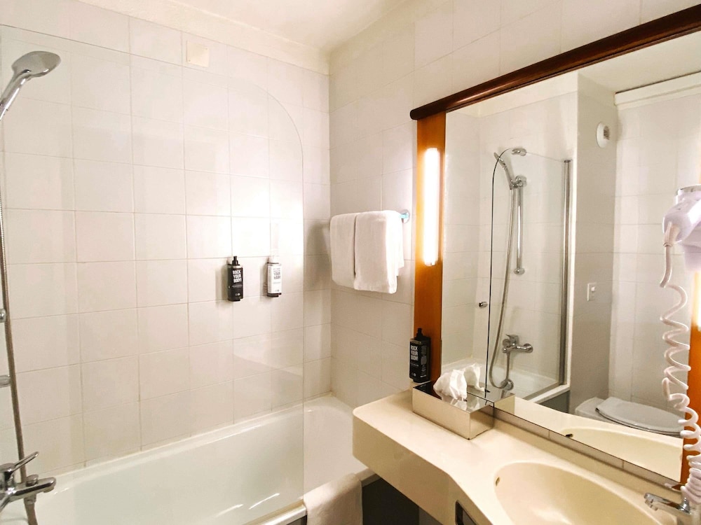 Habitación Confort doble del hotel Ibis Porto Sul Europarque. Foto 1