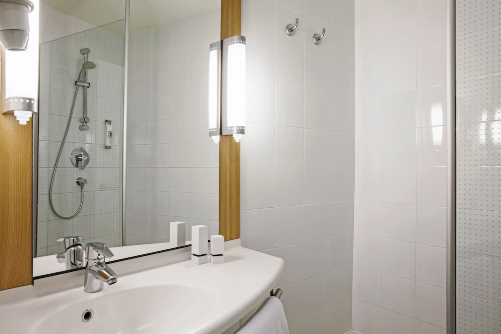 Habitación doble, 1 cama doble del hotel Ibis Porto Sul Europarque. Foto 7