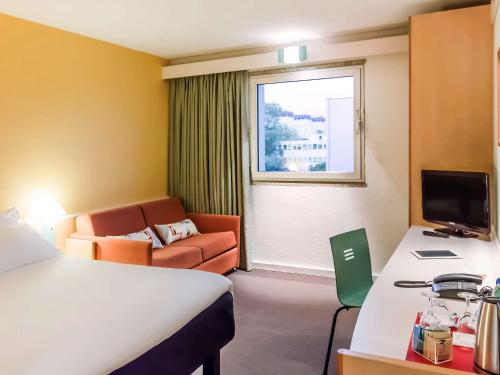 Habitación Doble Superior - No fumadores del hotel Ibis Porto Sao Joao. Foto 10