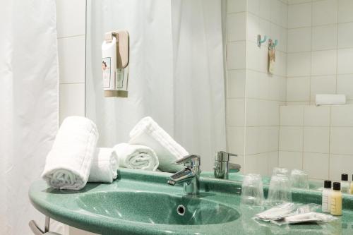Habitación Doble Superior - No fumadores del hotel Ibis Porto Sao Joao. Foto 1