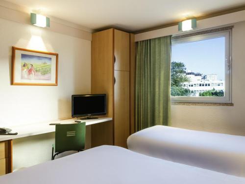 Habitación Estándar - 1 cama doble y 1 cama individual - No fumadores del hotel Ibis Porto Sao Joao