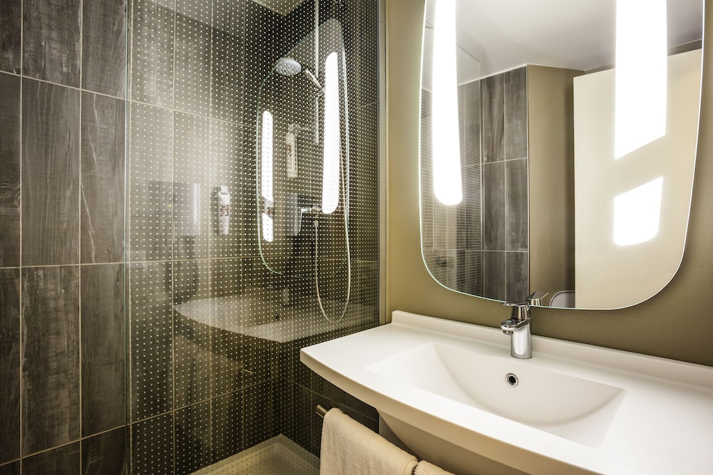 Habitación clásica doble, 1 cama doble del hotel Ibis Porto Gaia. Foto 7