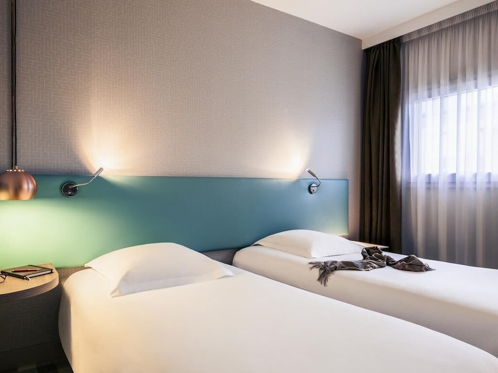 Habitación Clásica con camas individuales del hotel Mercure Marne La Vallée Bussy St. Georges. Foto 3