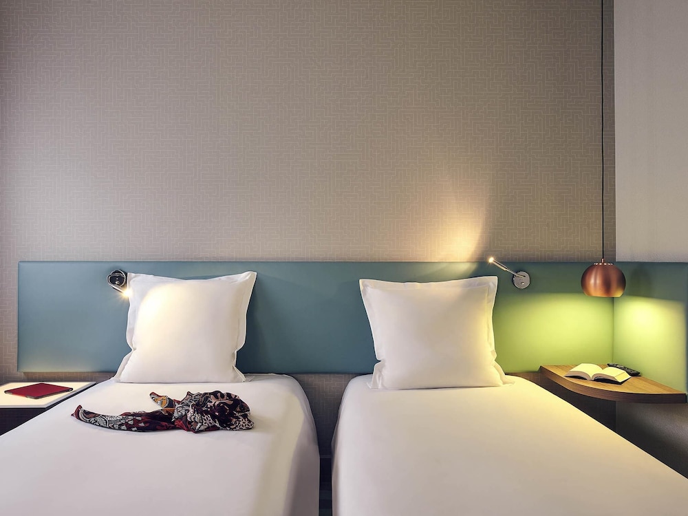 Habitación Clásica con camas individuales del hotel Mercure Marne La Vallée Bussy St. Georges. Foto 6