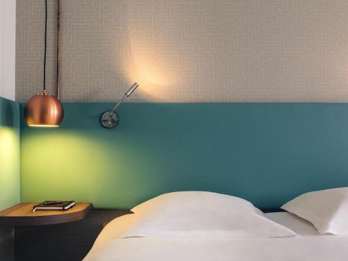 Habitación Familiar con 1 cama doble y 1 sofá - cama doble del hotel Mercure Marne La Vallée Bussy St. Georges. Foto 4