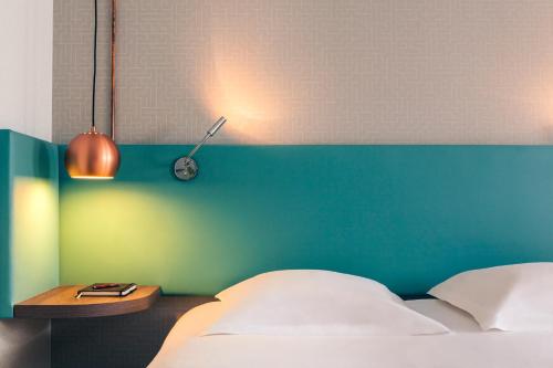 Habitación Familiar con 1 cama doble y 1 sofá - cama doble del hotel Mercure Marne La Vallée Bussy St. Georges. Foto 7