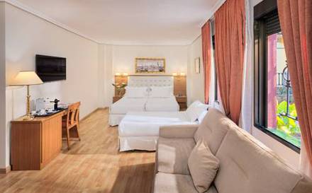 Habitación triple del hotel H10 Corregidor Boutique