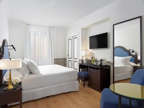 Habitación doble con vistas al patio - 2 camas del hotel H10 Corregidor Boutique. Foto 9