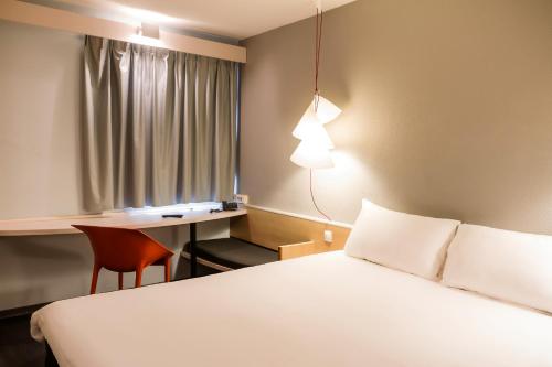 Habitación Doble Estándar del hotel Ibis Evora. Foto 10