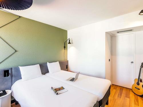 Habitación Doble Estándar - 2 camas del hotel Ibis Evora. Foto 7