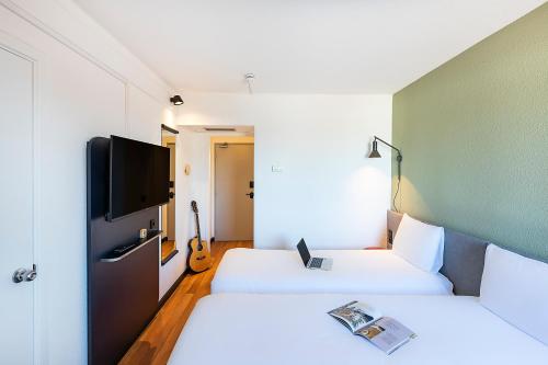 Habitación Doble Estándar - 2 camas del hotel Ibis Evora. Foto 9