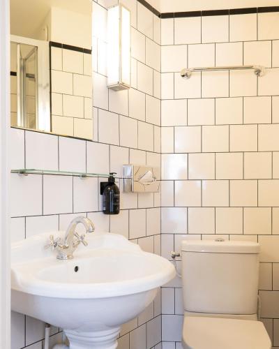 Habitación Doble Grande - 1 o 2 camas del hotel Basss. Foto 1