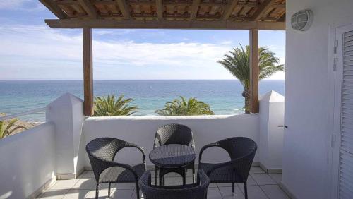 Habitación familiar Vista Mar Sofá Cama incluido 2 Camas dobles del hotel Robinson Esquinzo Playa - All Inclusive. Foto 1