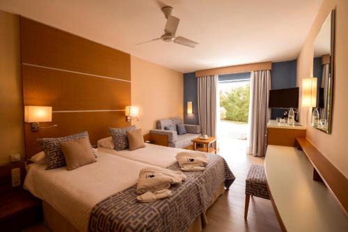 Habitación Doble Estándar con vistas al mar - 1 o 2 camas del hotel Robinson Esquinzo Playa - All Inclusive. Foto 4