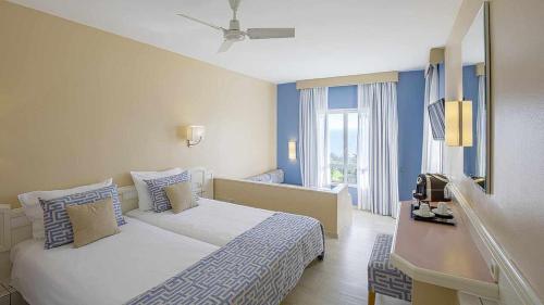 Habitación Familiar Estándar del hotel Robinson Esquinzo Playa - All Inclusive