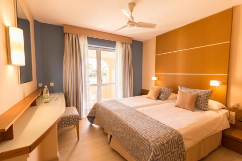 Habitación Doble Familiar del hotel Robinson Esquinzo Playa - All Inclusive. Foto 3