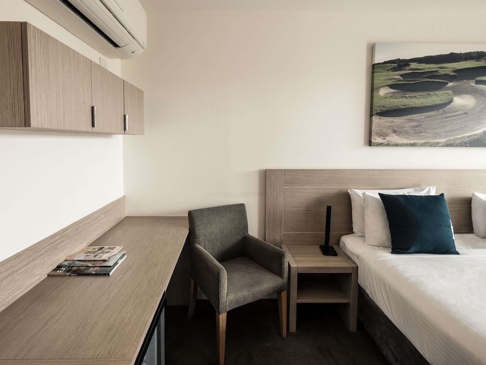 Habitación Superior 1 Cama King o 2 Camas Individuales Vistas al Golf y Balcón del hotel Mercure Portsea Golf Club And Resort. Foto 4