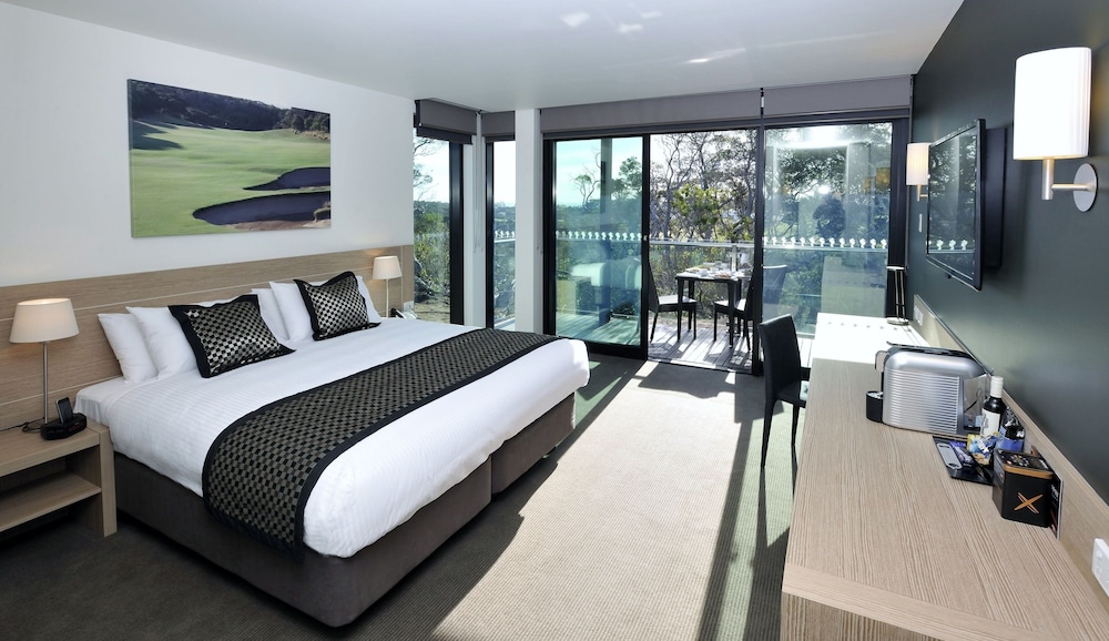 Habitación Privilege 1 Cama King Vistas al Golf y Balcón del hotel Mercure Portsea Golf Club And Resort. Foto 1