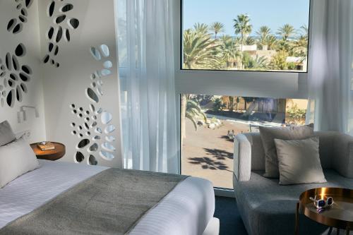 Habitación Doble Superior con terraza - 1 o 2 camas del hotel Robinson Jandia Playa - Adults Only. Foto 1