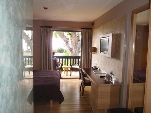 Habitación Doble Estándar del hotel Robinson Jandia Playa - Adults Only. Foto 2