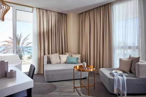 Suite Junior del hotel Robinson Jandia Playa - Adults Only