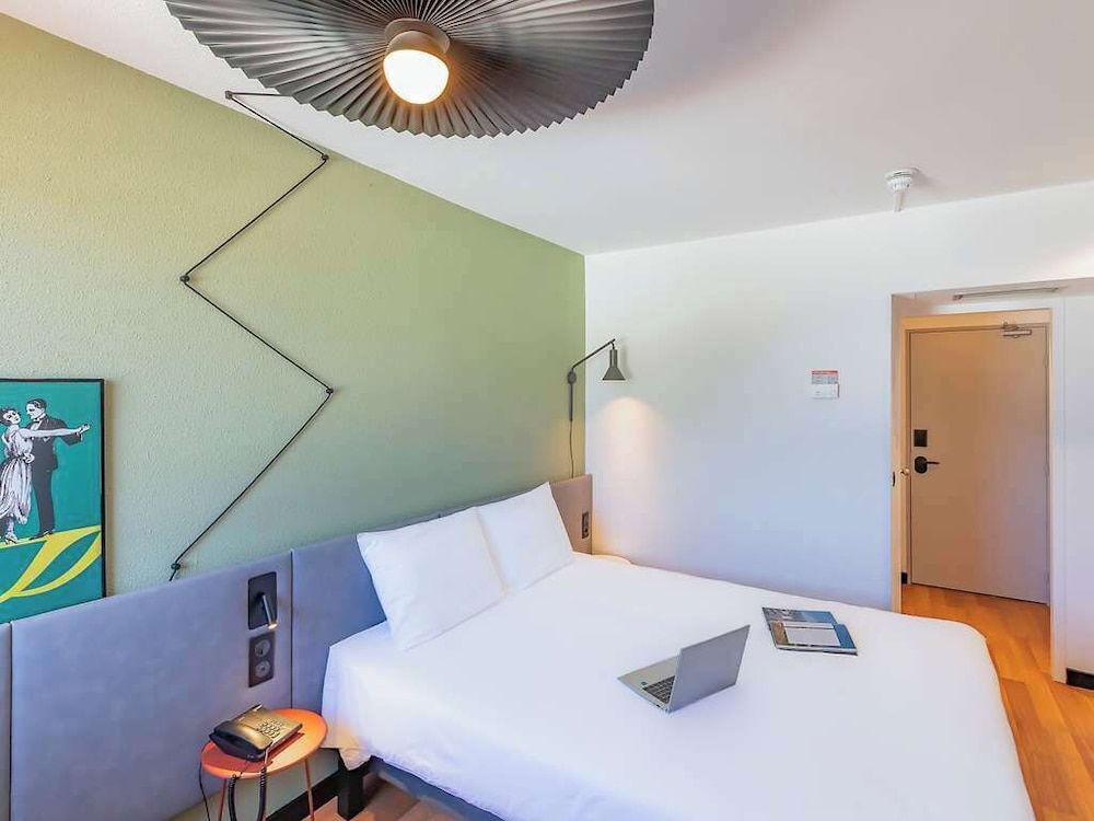 Habitación superior, 1 cama doble del hotel Ibis Coimbra Centro. Foto 1